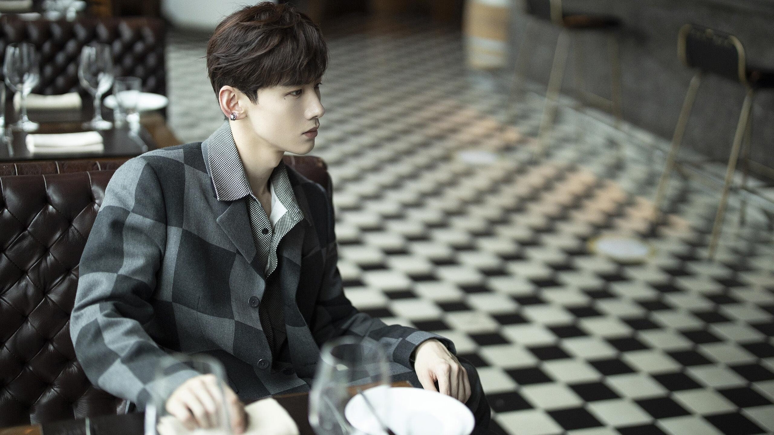 爱游戏综合娱乐-“德甲标志性比赛，场面火爆引人注目”，德甲的标志那个人是谁