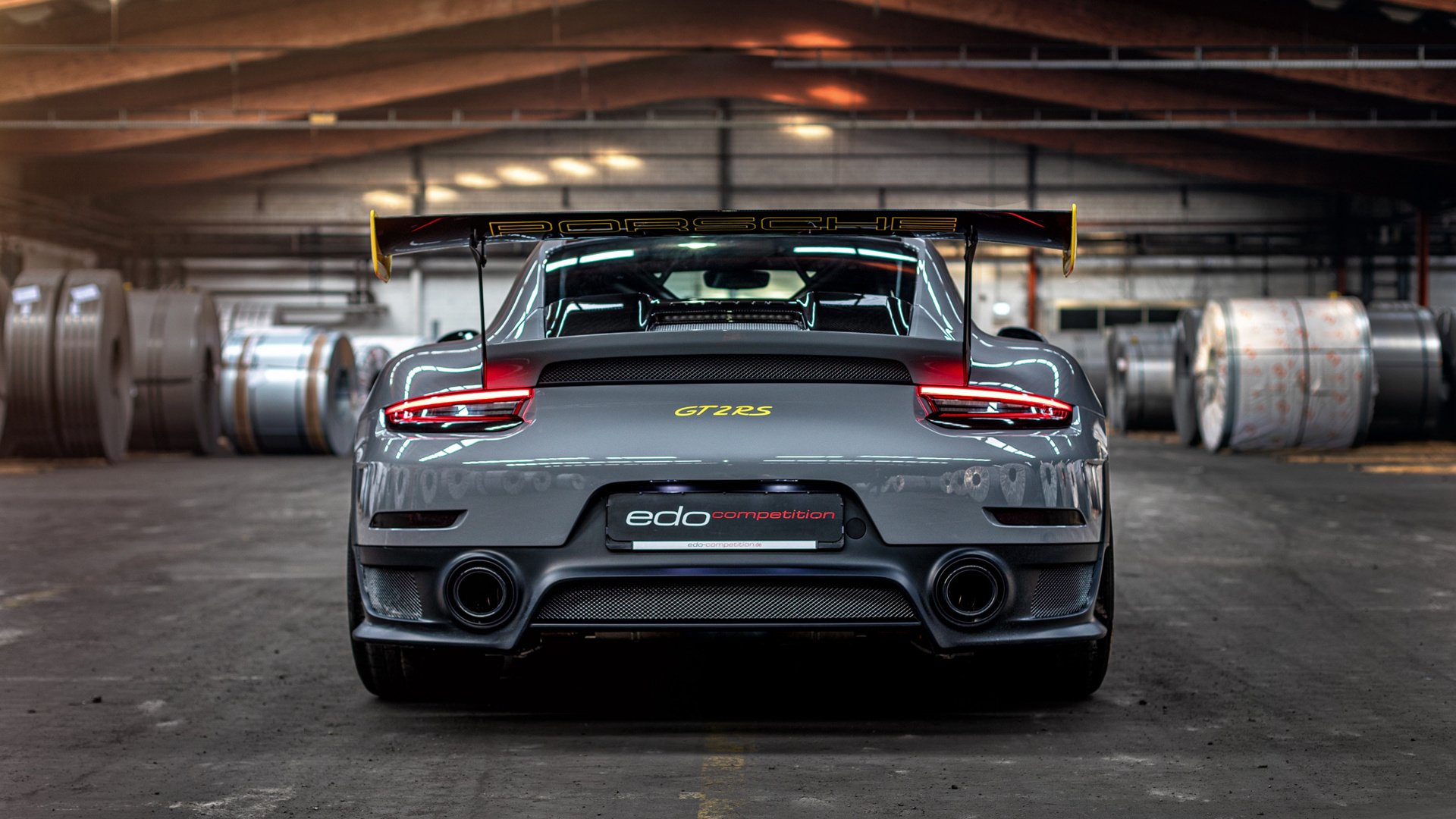 “直线冲刺:极速飙车的燃爆瞬间”,超跑直线加速比赛