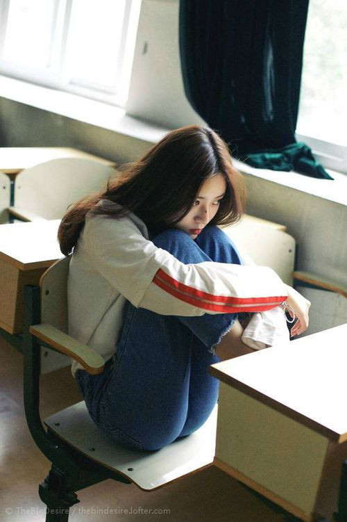 “健力运动：高新体育中心赛场见证力量与毅力的极限较量”