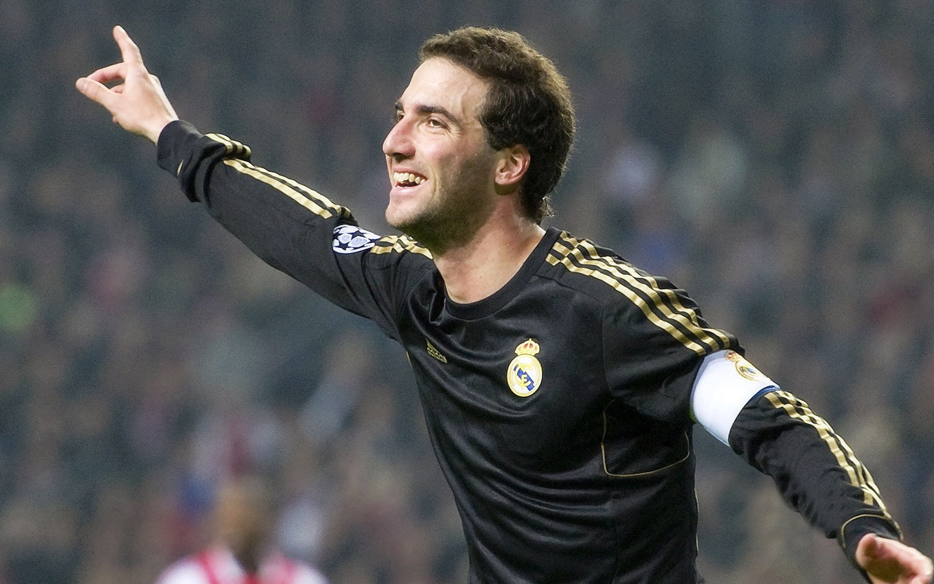 中超联赛国足战平 球迷分析防线表现，中超国足比拼