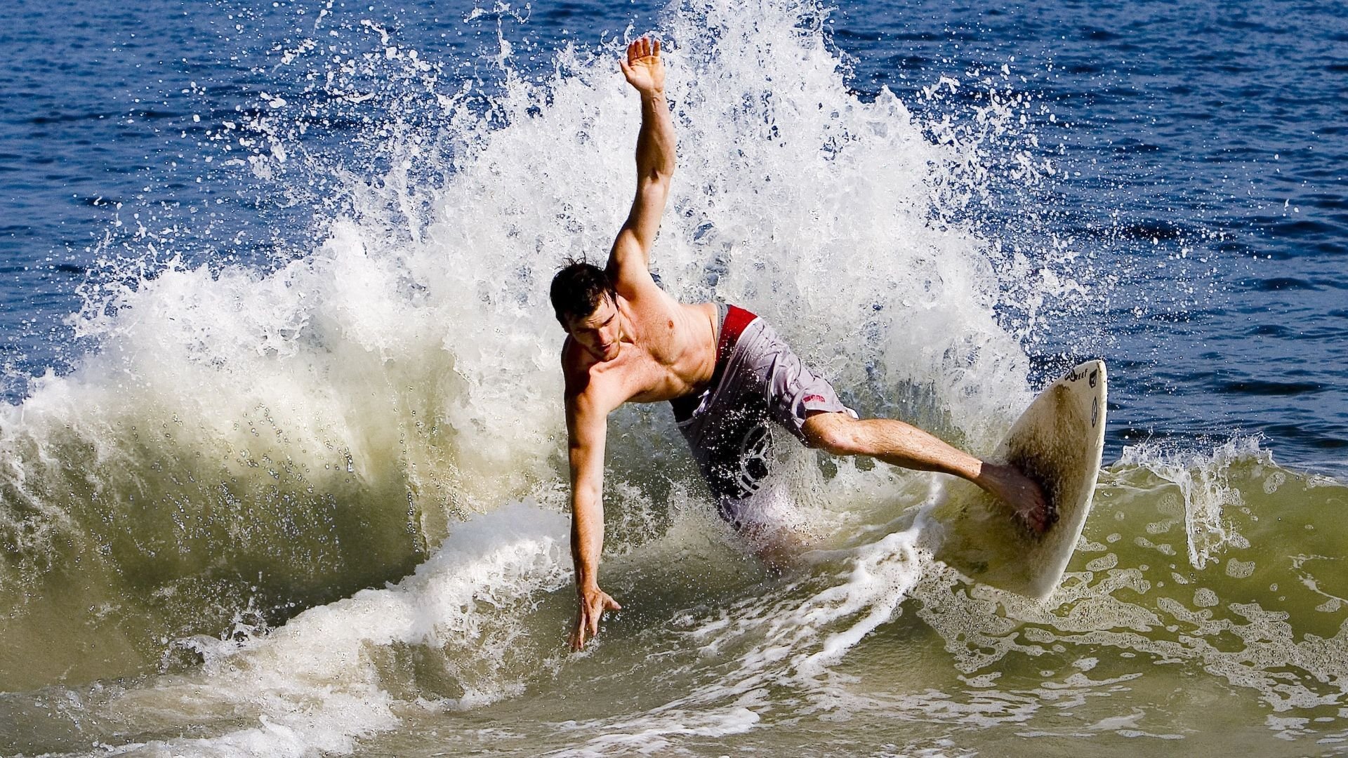 进攻回合数增加是否会降低命中率，进攻回传算越位吗